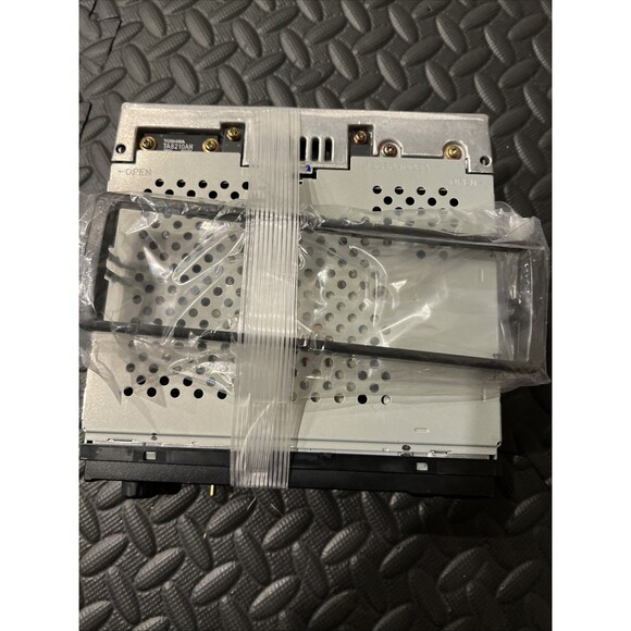 Subaru 86201AC070 FM/AM Cassette Tape 80W Toshiba TA8210AH Stereo Japan Radio - Picture 2 of 7
